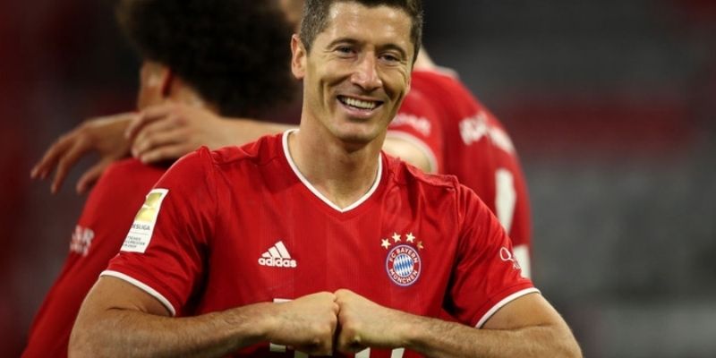 Mẫu tiền đạo Poacher nổi tiếng thế giới